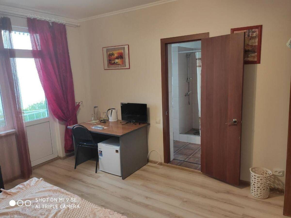 Фотографии номера Двухместный номер Делюкс с 1 кроватью и балконом, вид на море в Гостевом доме Мини Отель Багрыпста Цандрыпш